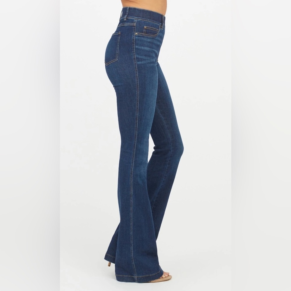Spanx Midnight Wash Pull-on Shaping Tummy Control Flare Jeans Flattering Stretch